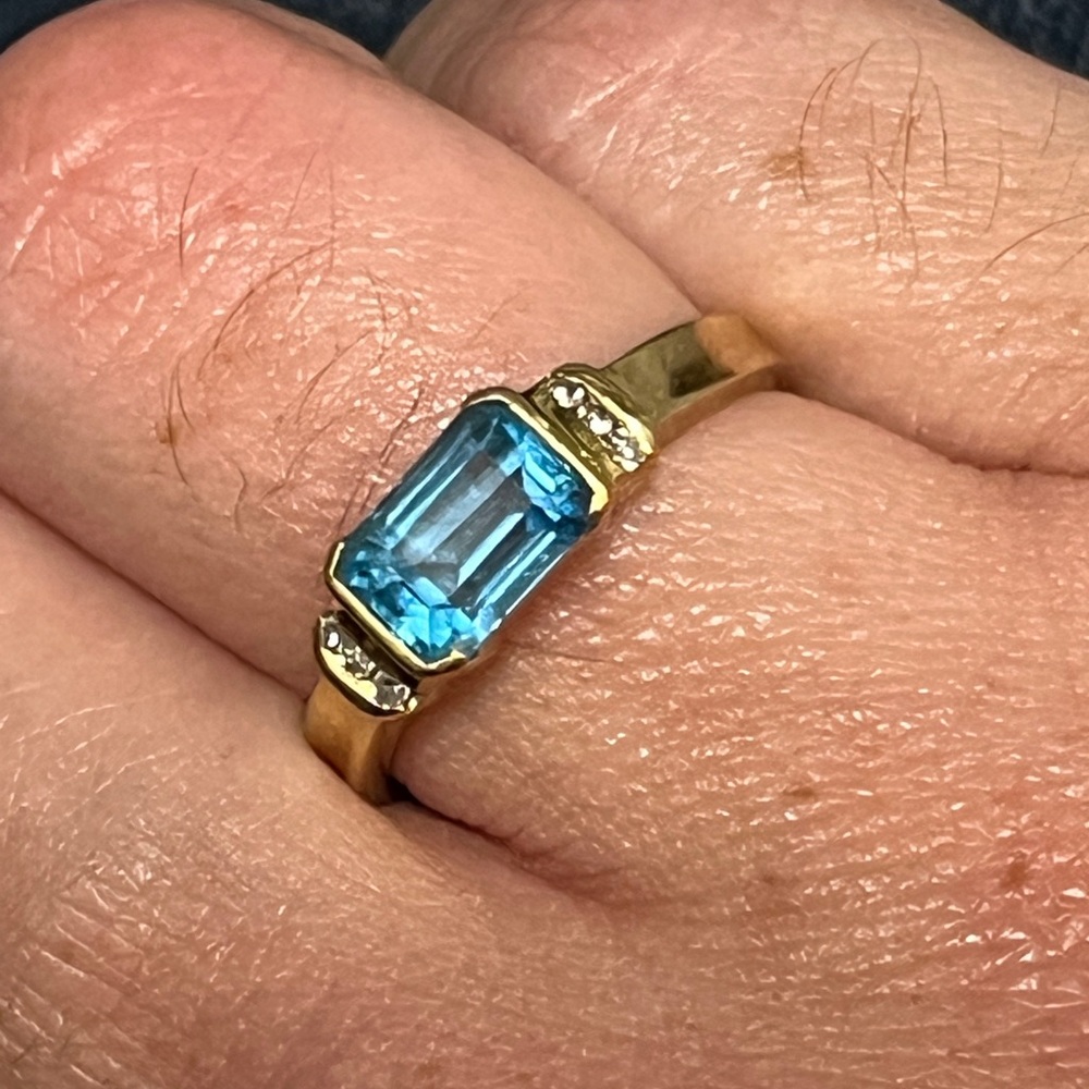 14K Gold Blue Topaz ring, size 6 - Picture 8 of 15